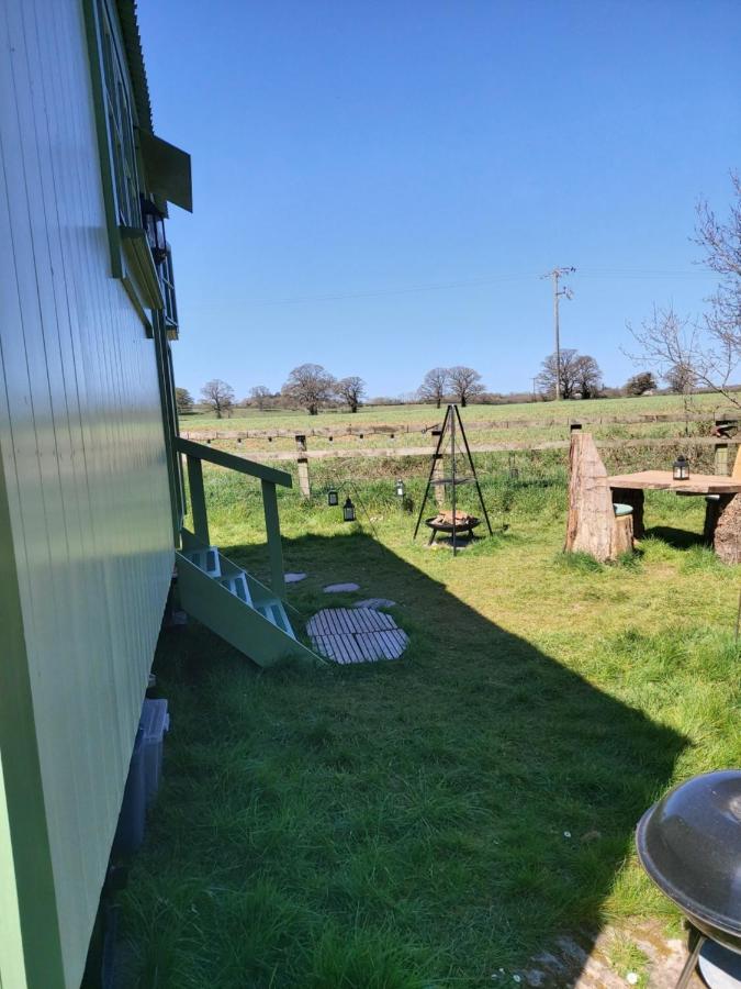 The Old Mill Shepherds Hut Okehampton Exterior photo